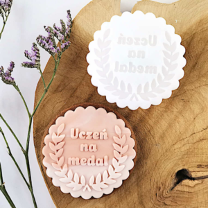 Falbanka 6 cm Uczeń na medal - stempelek do ciastek