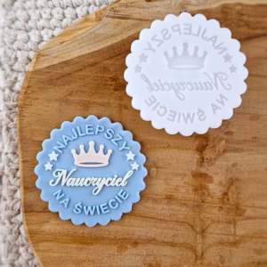 Falbanka 8 cm - Najlepszy Nauczyciel na Świecie - stempel do ciastek